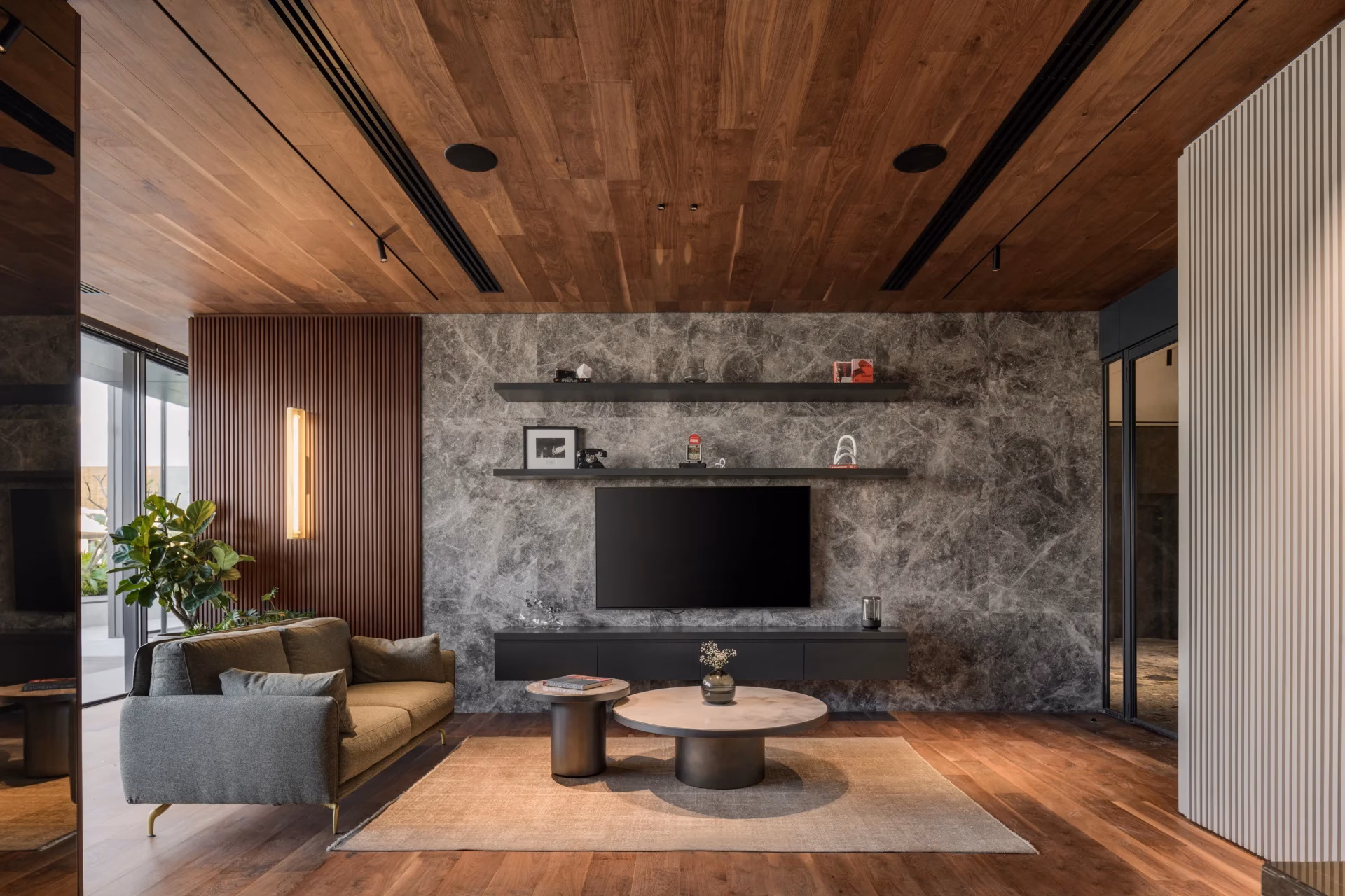 Sky_Investments_Office_52