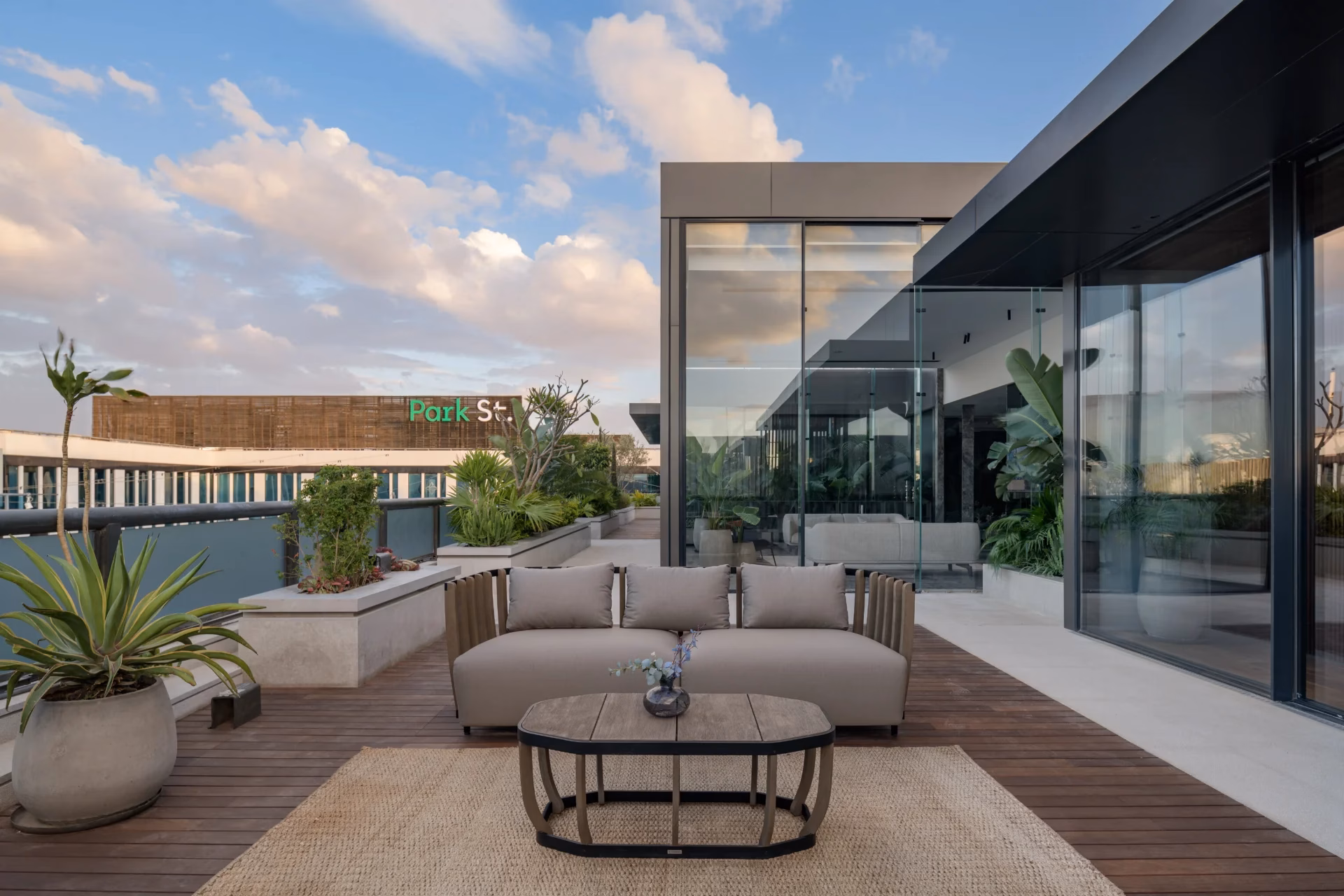 Sky_Investments_Office_54